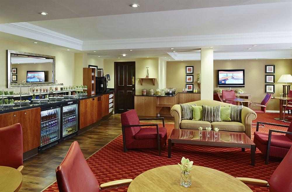 Delta Hotels By Marriott Heathrow Віндзор Екстер'єр фото